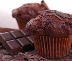Recette des muffins au chocolat - Extra moelleux et rapide à réaliser.