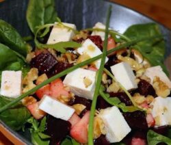 Salade de betterave, pomme et feta