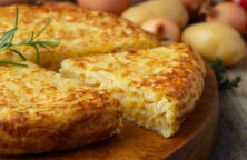 Tortilla espagnole - La vraie recette - Omelette de pommes de terre traditionnelle en Espagne