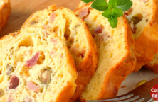 Cake au jambon, fromage et olives vertes