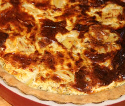 Quiche au saumon fumé, pommes de terre et aneth